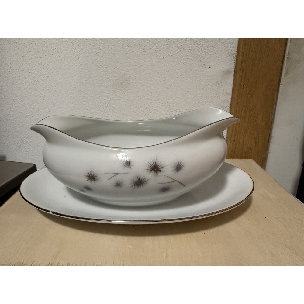 CREATIVE PLATINUM STARBURST FINE CHINA GRAVY BOAT